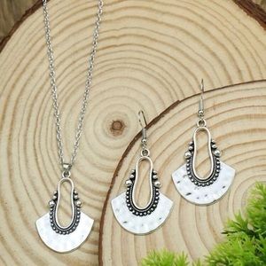 3 pcs Geometric Pendant Earrings and Necklace Jewelry Set Silver Plated